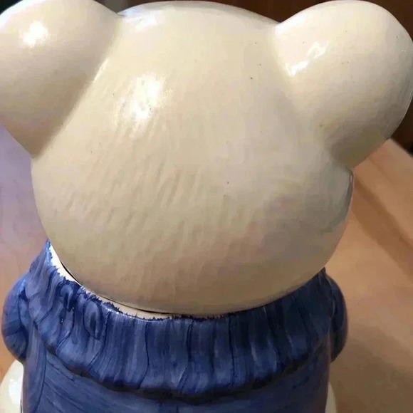Vintage bear with sweater eating cookie cookie jar. - Picture 6 of 8